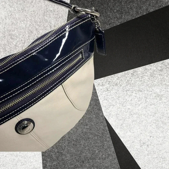 COACH Laura Hobo Bag Navy/cream - Picture 10 of 16